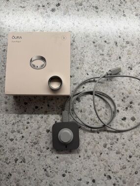Oura Ring 4 Smart Ring - Silver - Size 9